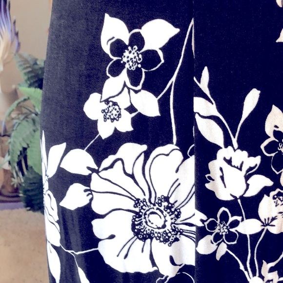 NWOT SZ M EXPRESSIONS DRESS BLACK and WHITE - Picture 4 of 6